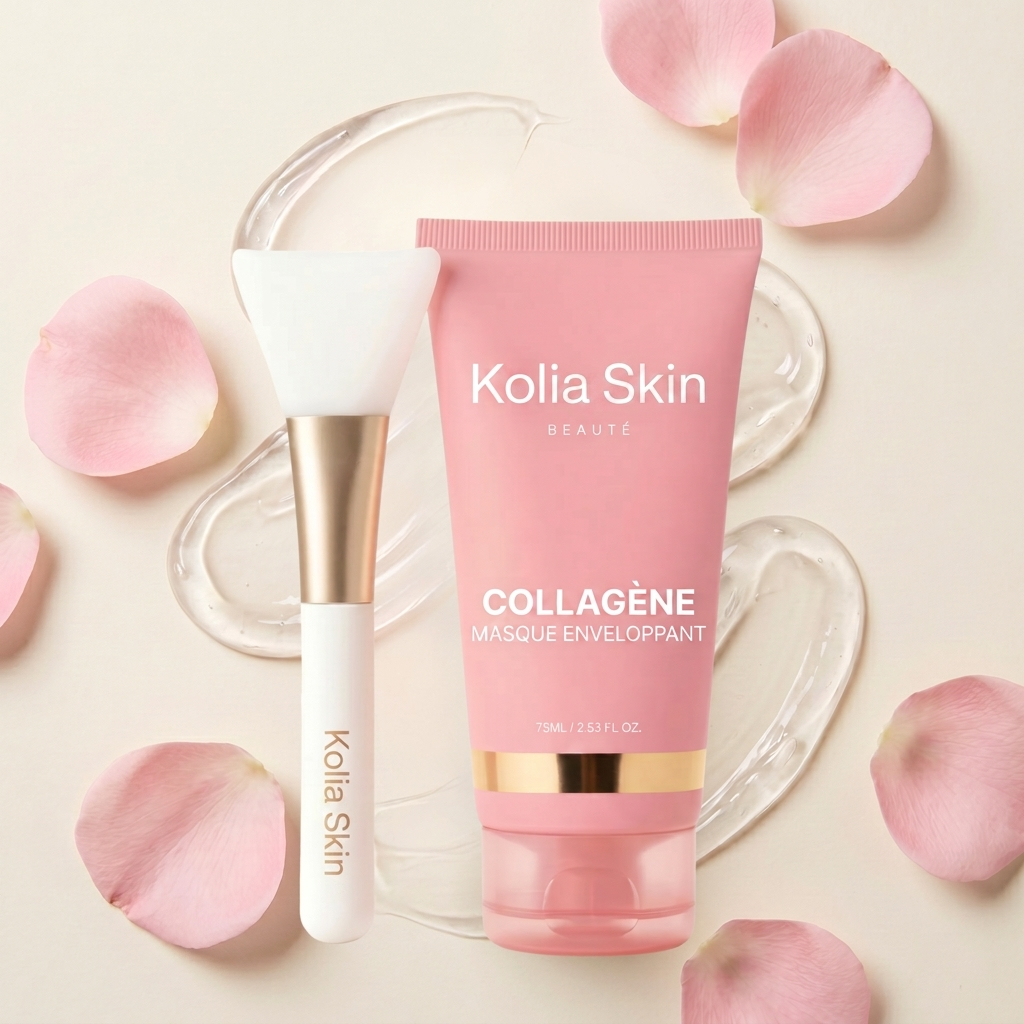 Masque collagène Kolia Skin et son pinceau applicateur, flat-lay avec pétales de rose